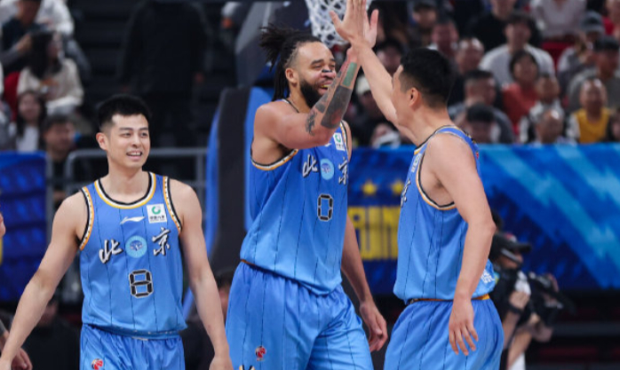 北京男篮力克浙江队 首节三分雨助阵主场大胜