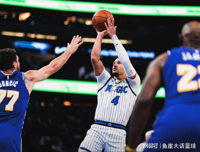 湖人逆转魔术肯纳德三分绝杀 裁判争议成胜负关