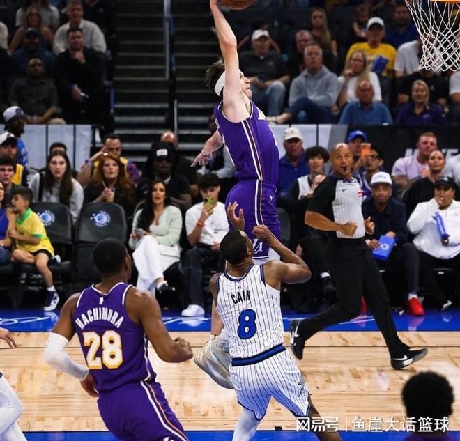 湖人逆转魔术肯纳德三分绝杀 裁判争议成胜负关