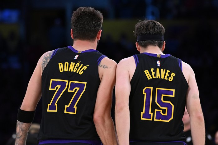 东契奇砍下41分率湖人大胜篮网 MVP榜排名引热议