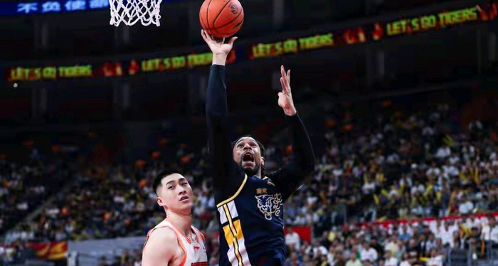 广东后卫线强势崛起 广厦后场危机难掩