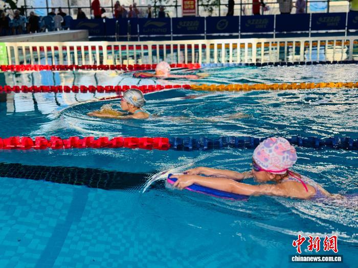 西宁青少年燃冬冰雪健身季暨短池游泳赛启动