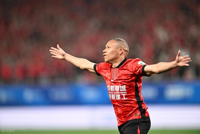 费利佩双响席尔瓦领跑蓉城双枪火力全开金靴悬