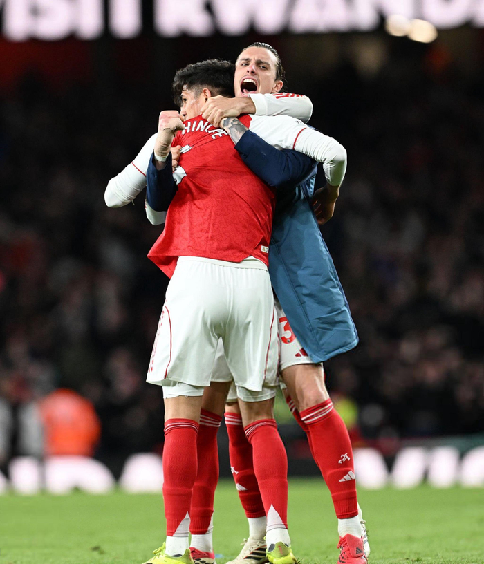 阿森纳球迷激动不已 球迷热情引爆社交媒体