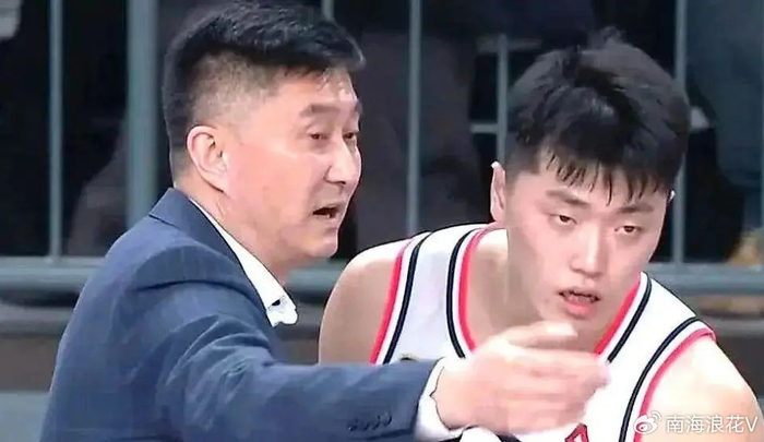 广东队锋线崩盘遭北京逆转 球迷怒斥张皓嘉杜润